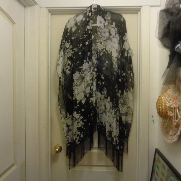 STEAMPUNK VINTAGE STYLE LONG FRINGE SHAWL - Picture 1 of 5
